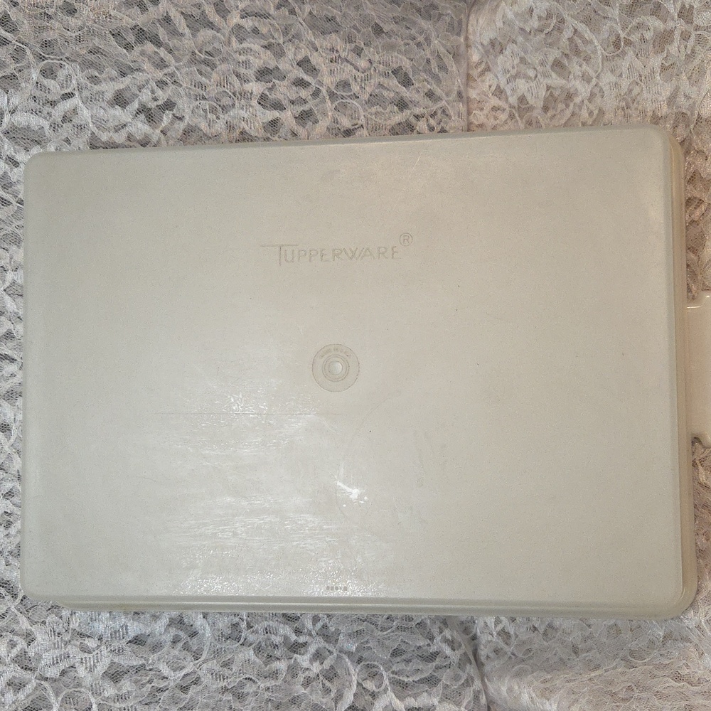 Tupperware: Cake Keeper Container - Picture 7 of 11